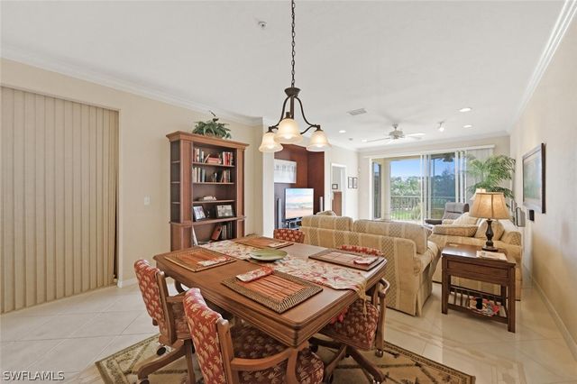 4834 Hampshire CT 206, Naples, FL 34112