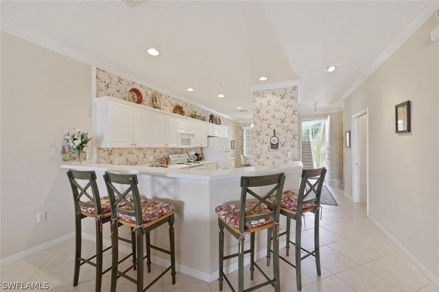 4834 Hampshire CT 206, Naples, FL 34112