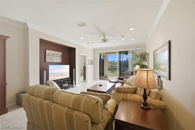 4834 Hampshire CT 206, Naples, FL 34112