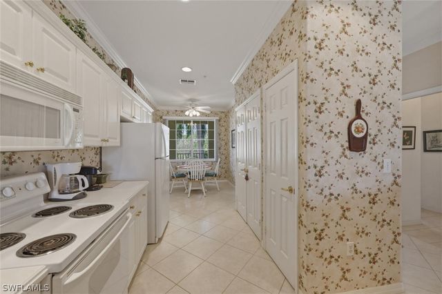 4834 Hampshire CT 206, Naples, FL 34112
