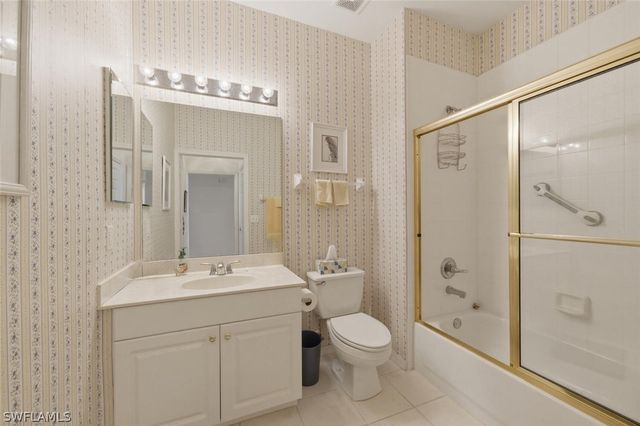 4834 Hampshire CT 206, Naples, FL 34112