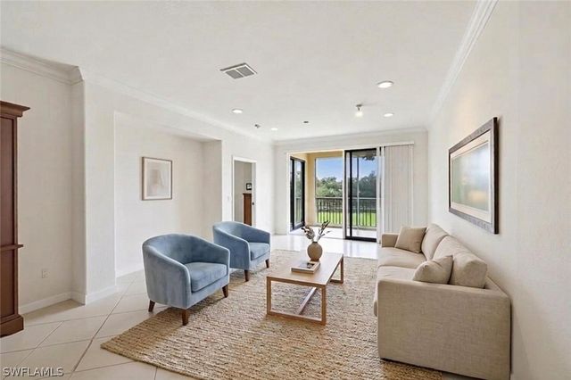 4834 Hampshire CT 206, Naples, FL 34112