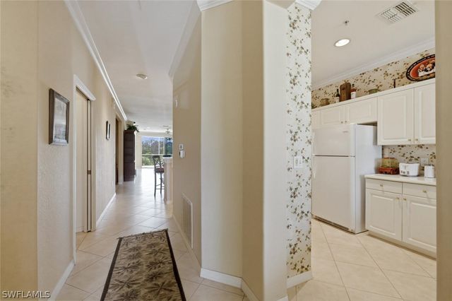 4834 Hampshire CT 206, Naples, FL 34112