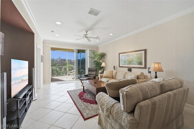 4834 Hampshire CT 206, Naples, FL 34112