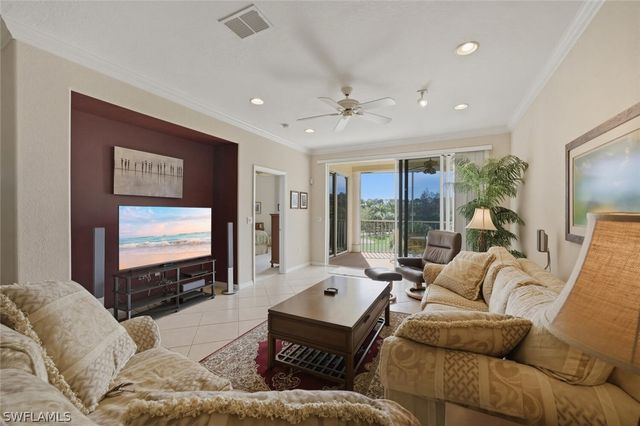 4834 Hampshire CT 206, Naples, FL 34112