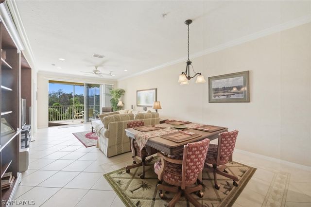 4834 Hampshire CT 206, Naples, FL 34112