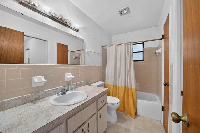 610 FOURTH AVENUE, Lady Lake, FL 32159
