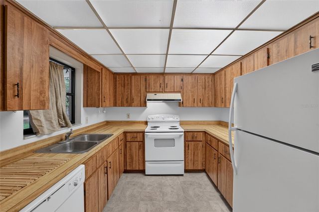 610 FOURTH AVENUE, Lady Lake, FL 32159