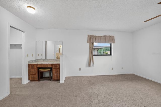 610 FOURTH AVENUE, Lady Lake, FL 32159