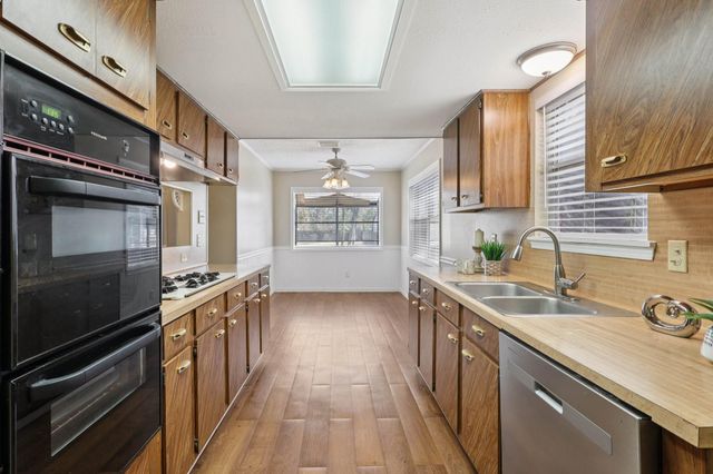 1628 Oak Ridge Drive, Dickinson, TX 77539