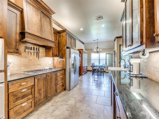 712 Kearny Lane, Yukon, OK 73099