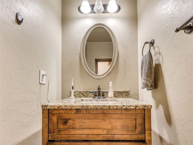 712 Kearny Lane, Yukon, OK 73099