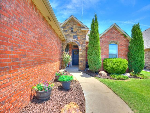 712 Kearny Lane, Yukon, OK 73099