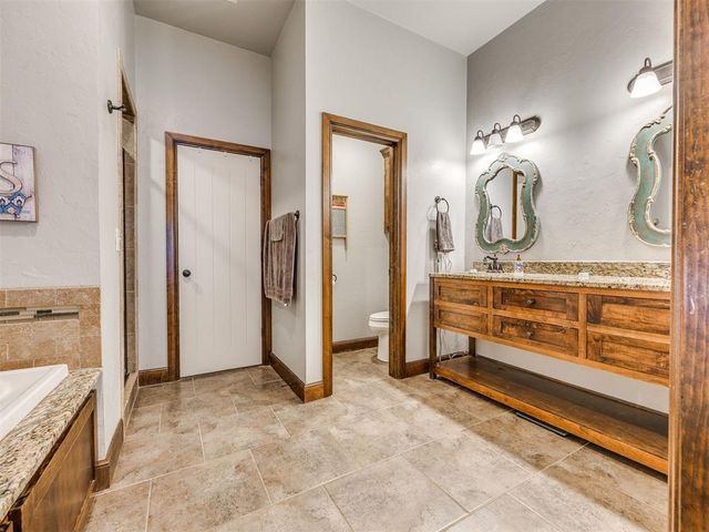 712 Kearny Lane, Yukon, OK 73099
