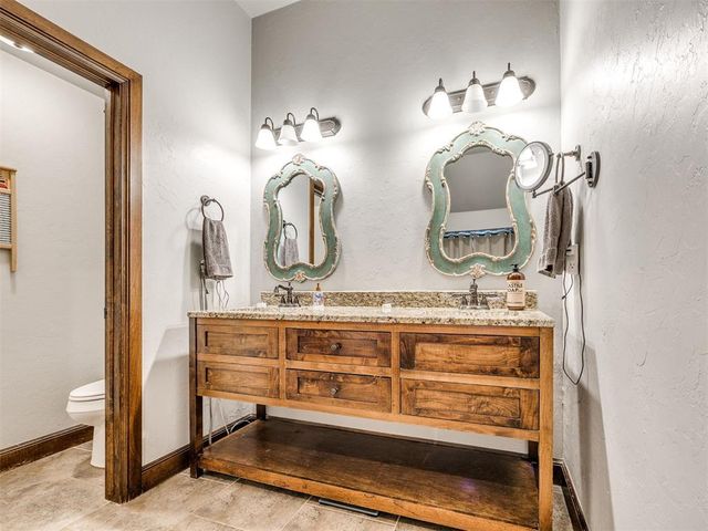 712 Kearny Lane, Yukon, OK 73099