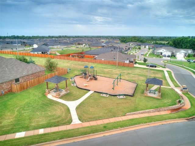 712 Kearny Lane, Yukon, OK 73099