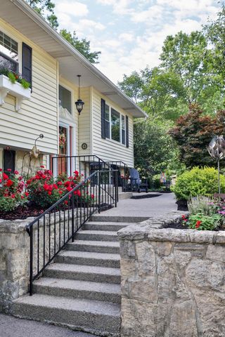 286 Beverly Place, Worthington, OH 43085