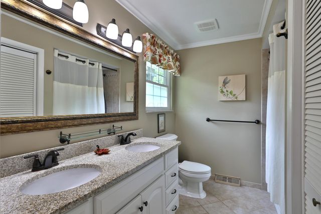 286 Beverly Place, Worthington, OH 43085