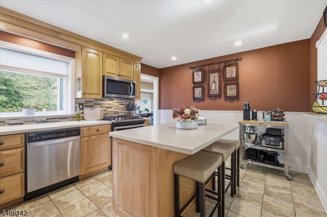 12 Norfolk Road, Franklin Twp., NJ 08873