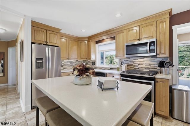 12 Norfolk Road, Franklin Twp., NJ 08873