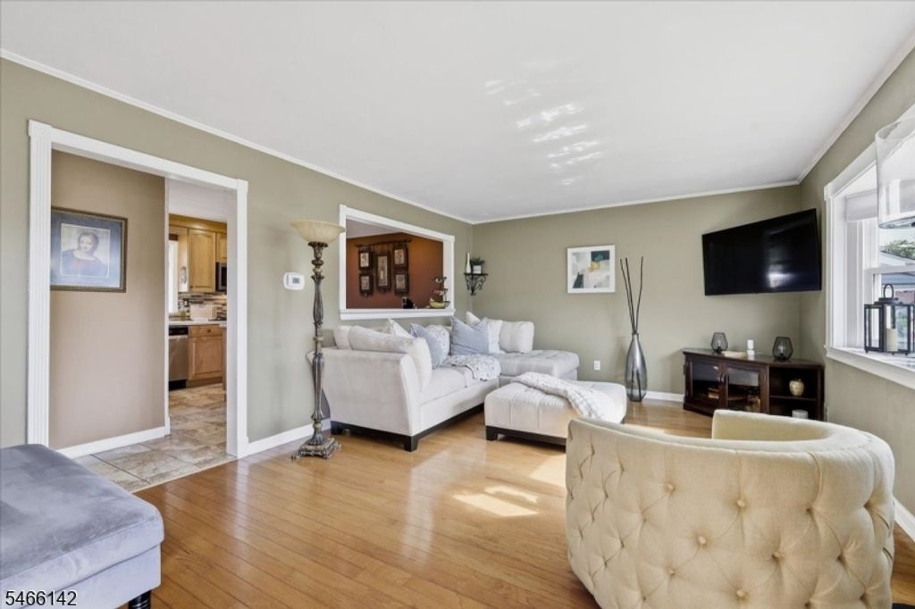 12 Norfolk Road, Franklin Twp., NJ 08873 — photo 3