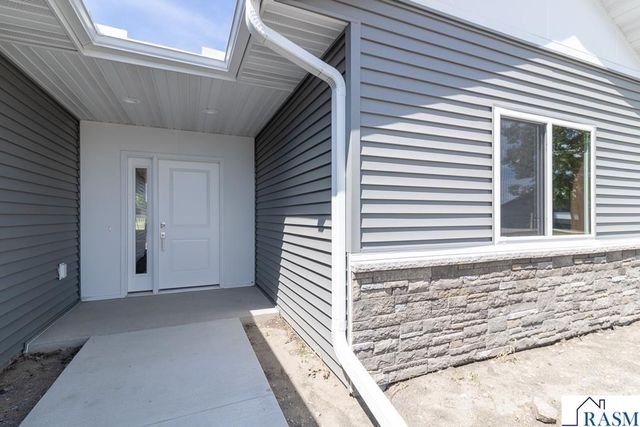220 Copper Village Circle, Mankato, MN 56001