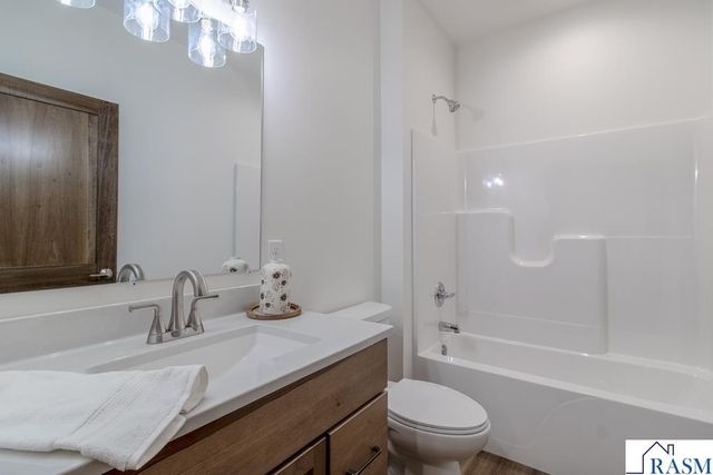 220 Copper Village Circle, Mankato, MN 56001