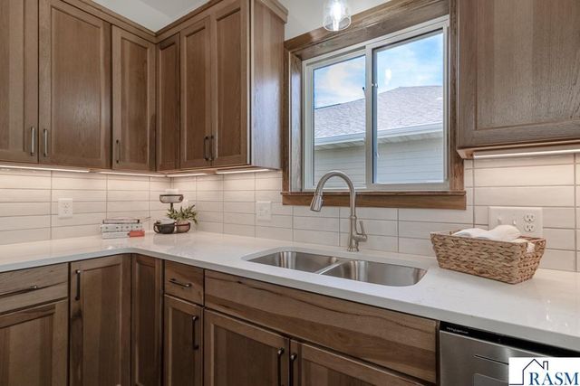 220 Copper Village Circle, Mankato, MN 56001