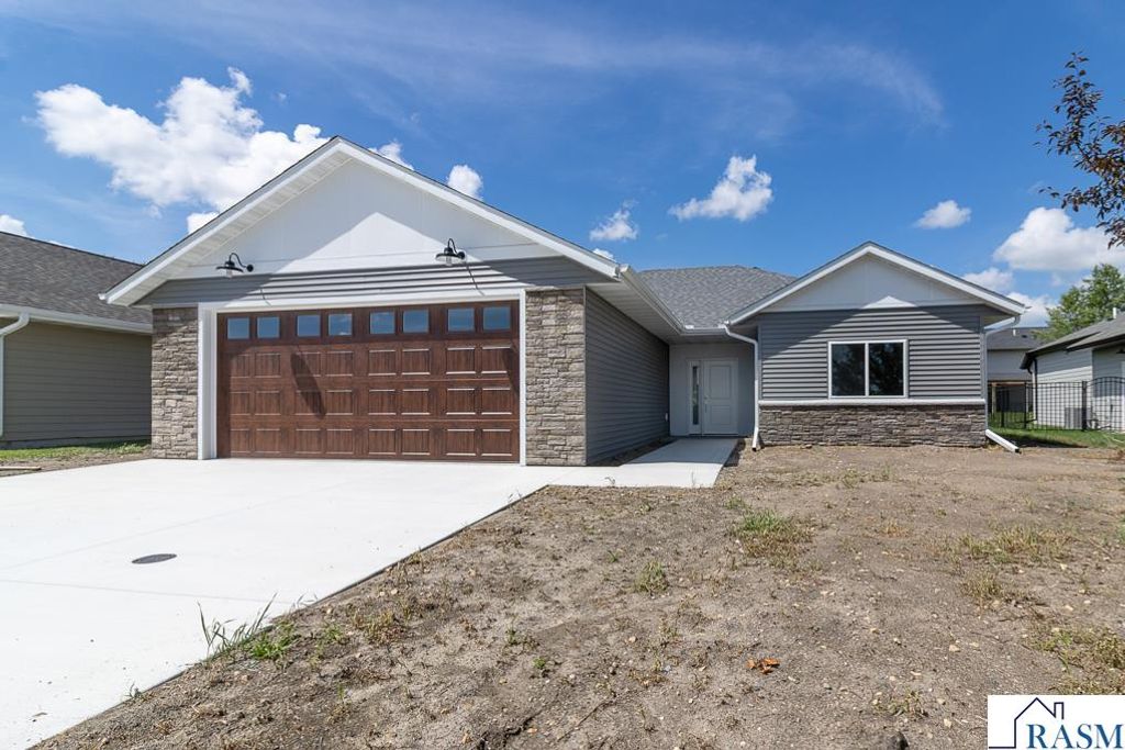 220 Copper Village Circle, Mankato, MN 56001