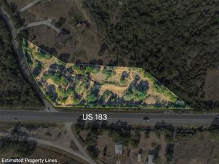 100 Westwood RD, Lockhart, TX 78644