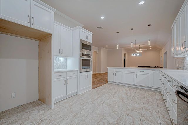 906 Wiley Drive, Magnolia, TX 77354