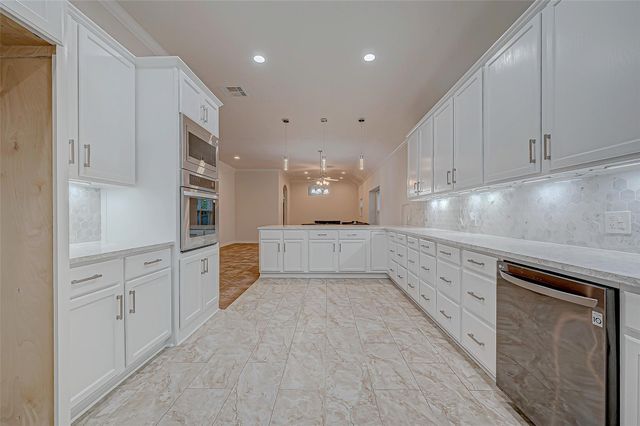 906 Wiley Drive, Magnolia, TX 77354