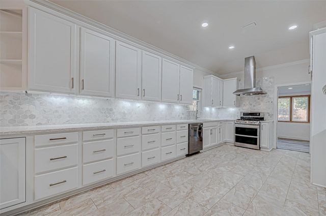 906 Wiley Drive, Magnolia, TX 77354
