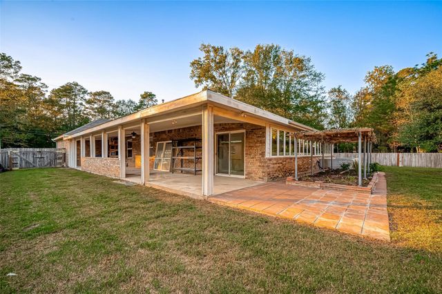 906 Wiley Drive, Magnolia, TX 77354
