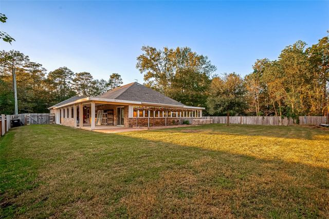 906 Wiley Drive, Magnolia, TX 77354