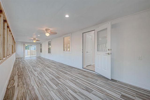 906 Wiley Drive, Magnolia, TX 77354