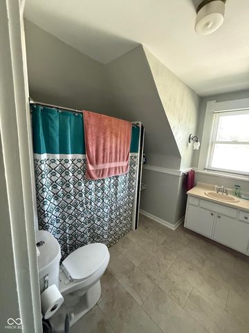327 S West Street, Tipton, IN 46072
