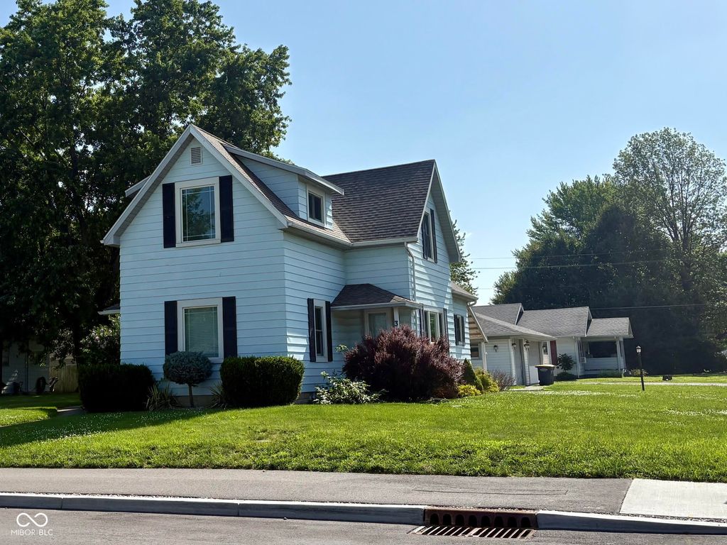 327 S West Street, Tipton, IN 46072