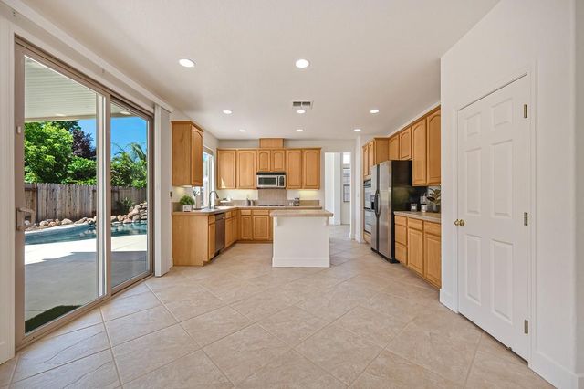 1956 Saint Patrick Way, Roseville, CA 95747