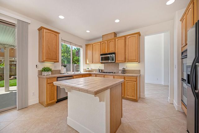 1956 Saint Patrick Way, Roseville, CA 95747