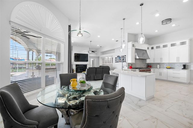 9801 COMPASS POINT WAY, Tampa, FL 33615
