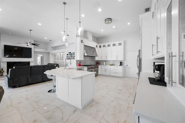 9801 COMPASS POINT WAY, Tampa, FL 33615
