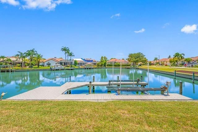 9801 COMPASS POINT WAY, Tampa, FL 33615