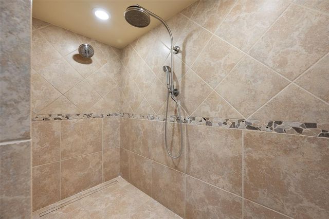 9801 COMPASS POINT WAY, Tampa, FL 33615