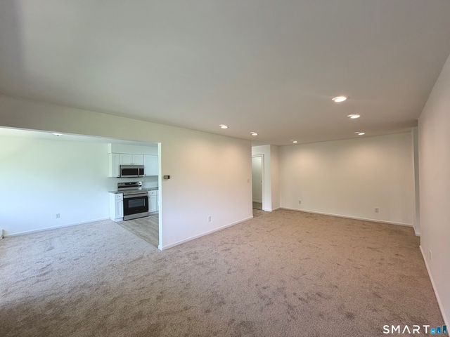 154 Cold Spring Road 86, Stamford, CT 06905