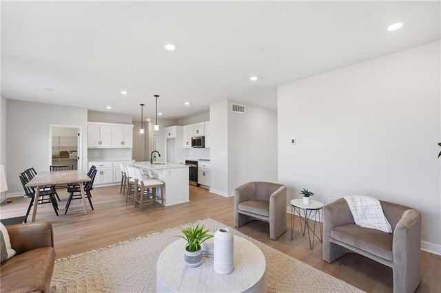 19606 W 195th Place, Spring Hill, KS 66083