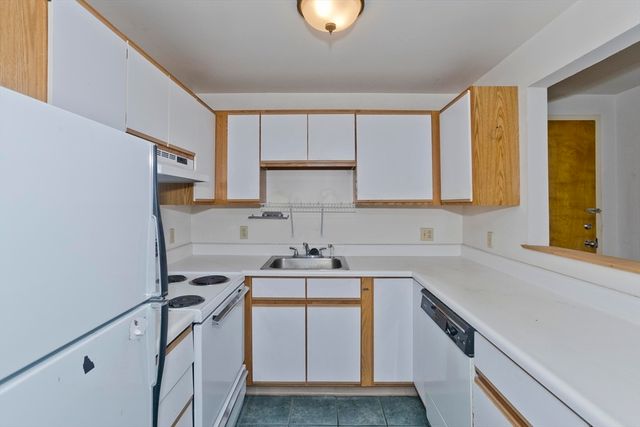 90 Mckinstry Ave 117, Chicopee, MA 01013