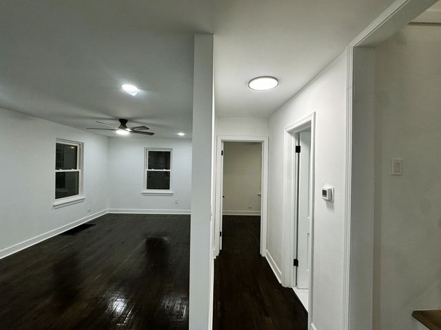 10055 S Oglesby Avenue, Chicago, IL 60617
