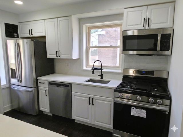 10055 S Oglesby Avenue, Chicago, IL 60617