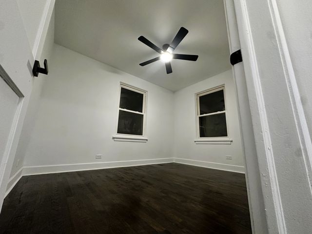 10055 S Oglesby Avenue, Chicago, IL 60617